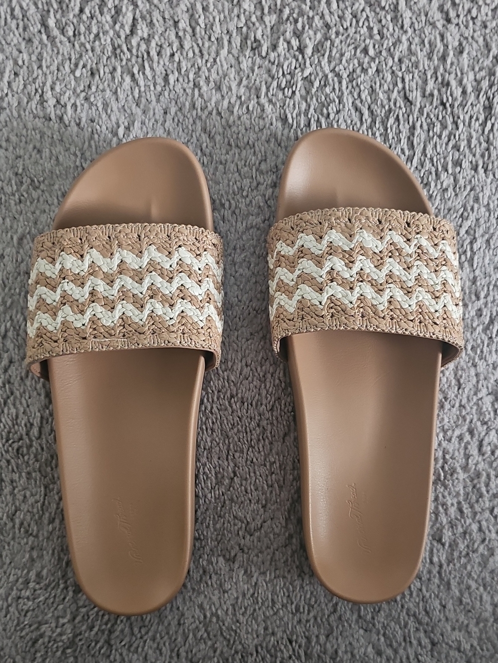 Universal Thread Zigzag Woven Slide Sandals in Tan & Cream